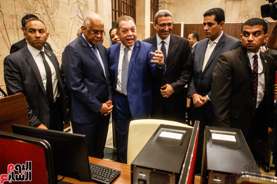 على عبد العال ورئيس شعبة المحررين البرلمانيين يفتتحان المركز الصحفى لمجلس النواب  (8)
