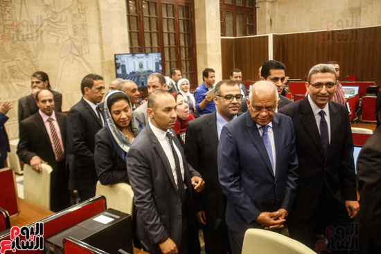 على عبد العال ورئيس شعبة المحررين البرلمانيين يفتتحان المركز الصحفى لمجلس النواب  (9)