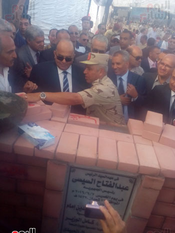 كامل الوزير القوات المسلحة تعمل لخدمة مصر.. وافتتاح صومعتين للقمح بالدقهلية (2)