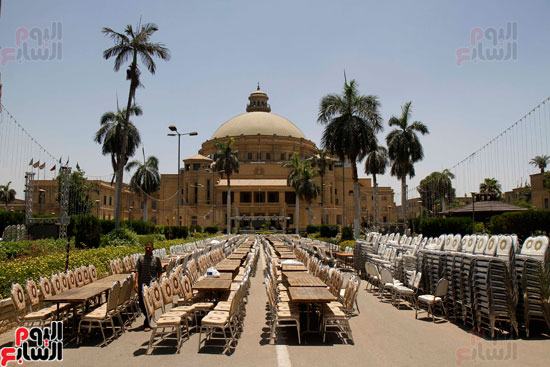 جابر نصار يتفقد الاستعدادات الأخيرة لحفل سحور جامعه القاهرة (7)