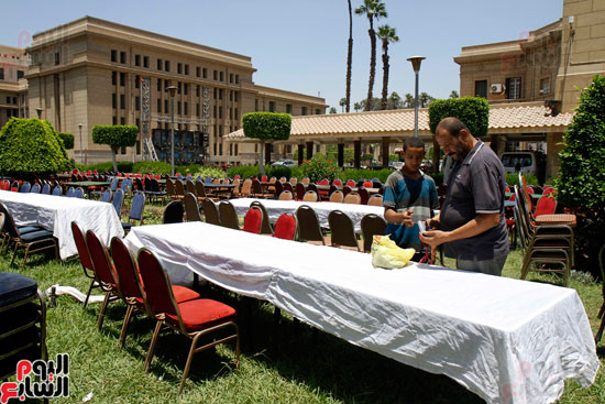 جابر نصار يتفقد الاستعدادات الأخيرة لحفل سحور جامعه القاهرة (13)