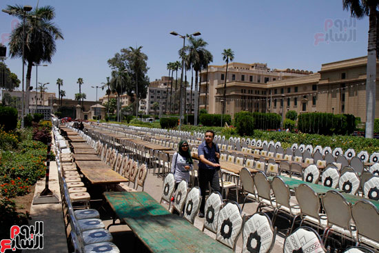 جابر نصار يتفقد الاستعدادات الأخيرة لحفل سحور جامعه القاهرة (18)