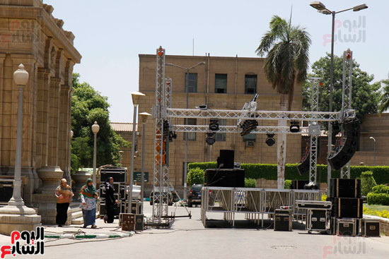 جابر نصار يتفقد الاستعدادات الأخيرة لحفل سحور جامعه القاهرة (19)