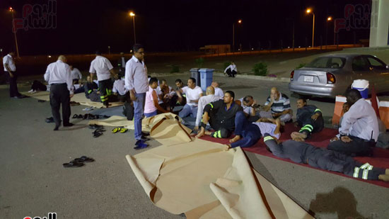 إضراب العاملين بمطار مرسى علم  (1)