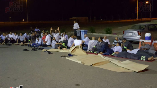 إضراب العاملين بمطار مرسى علم  (4)