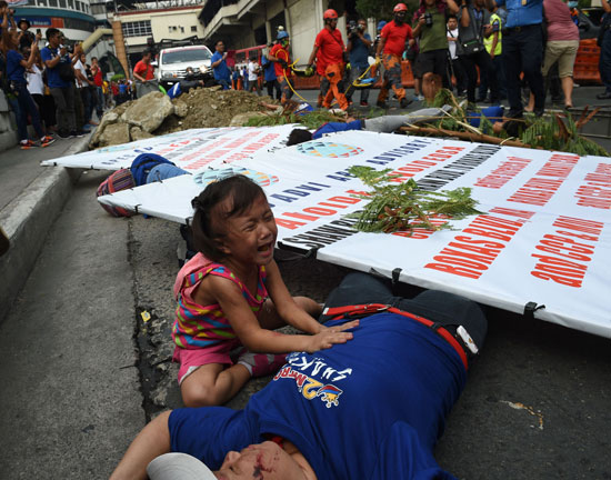 مانيلا، الفلبين، رجال انقاذ، زلزال (4)