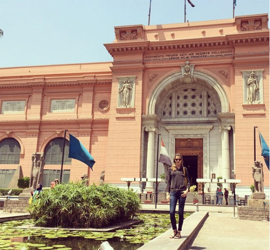 4آنا-بياتريس-في-زيارة-للمتحف-المصرى