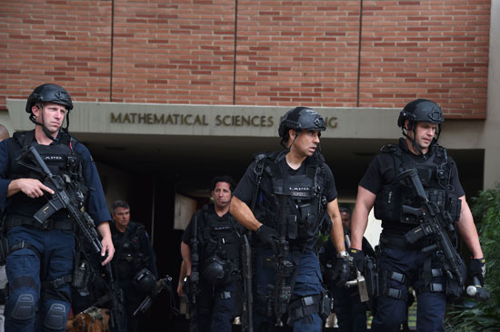 الشرطة تطوق جامعة كاليفونيا بعد مقتل شخصين فى حادث إطلاق نار (3)