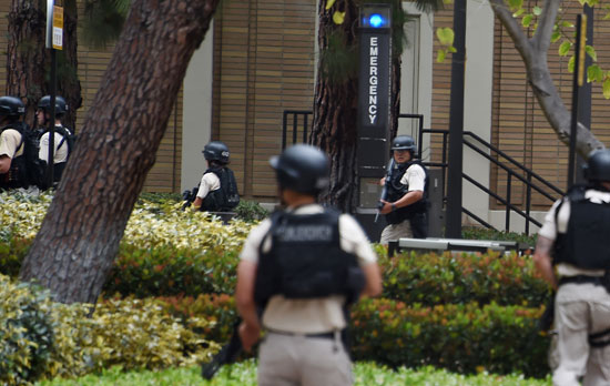 الشرطة تطوق جامعة كاليفونيا بعد مقتل شخصين فى حادث إطلاق نار (5)