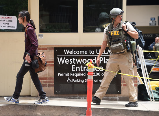 الشرطة تطوق جامعة كاليفونيا بعد مقتل شخصين فى حادث إطلاق نار (6)