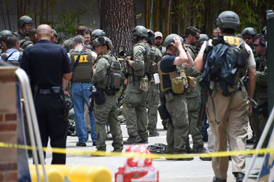 الشرطة تطوق جامعة كاليفونيا بعد مقتل شخصين فى حادث إطلاق نار (8)