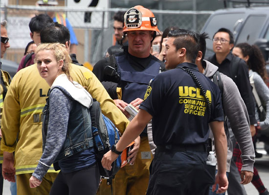 الشرطة تطوق جامعة كاليفونيا بعد مقتل شخصين فى حادث إطلاق نار (9)