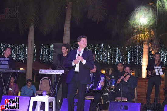  وليد توفيق يحيى حفلا غنائيا بالخيمة الرمضانية لأحد فنادق القاهرة (1)