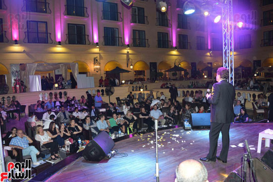  وليد توفيق يحيى حفلا غنائيا بالخيمة الرمضانية لأحد فنادق القاهرة (2)