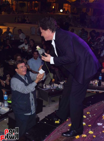  وليد توفيق يحيى حفلا غنائيا بالخيمة الرمضانية لأحد فنادق القاهرة (3)