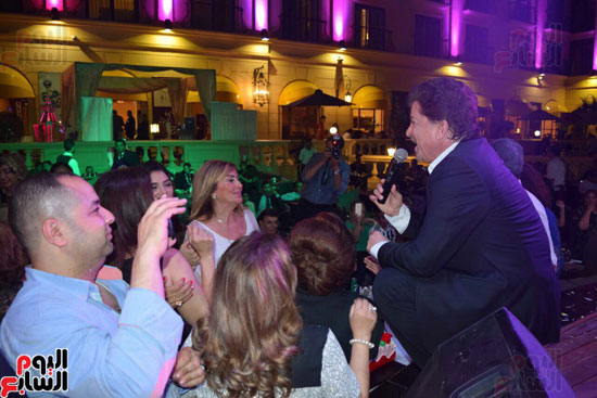  وليد توفيق يحيى حفلا غنائيا بالخيمة الرمضانية لأحد فنادق القاهرة (4)