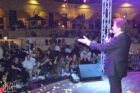  وليد توفيق يحيى حفلا غنائيا بالخيمة الرمضانية لأحد فنادق القاهرة (5)