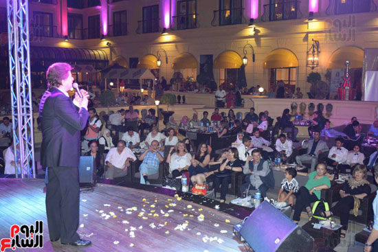  وليد توفيق يحيى حفلا غنائيا بالخيمة الرمضانية لأحد فنادق القاهرة (6)