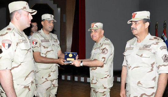 وزير الدفاع تأمين حدود مصر وحماية أمنها القومى مهمة مقدسة لا تهاون فيها (2)