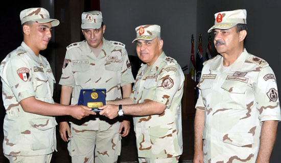 وزير الدفاع تأمين حدود مصر وحماية أمنها القومى مهمة مقدسة لا تهاون فيها (4)