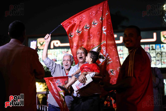 بالصور أولتراس أهلاوى فى التتش للاحتفال بدرع الدورى اليوم السابع
