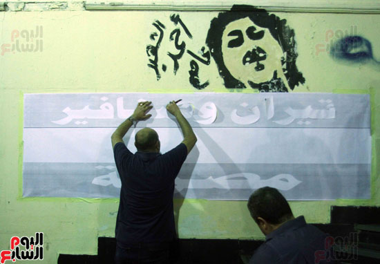 خالد-على-يشارك-برسم-جرافيتى-تيران-وصنافير-على-جدران-نقابة-الصحفيين-بحضور-قلاش--(2)