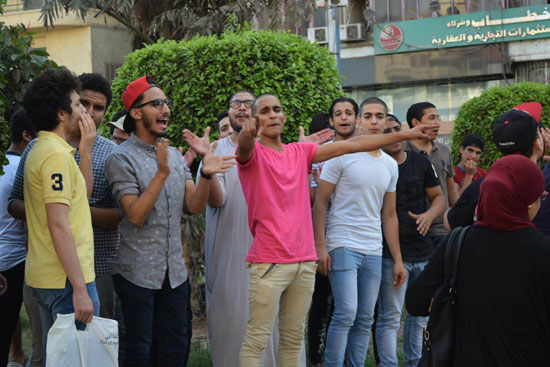 طلاب الثانوية العامة يتظاهرون بمحافظة الدقهلية اعتراضا على تأجيل الامتحانات (2)