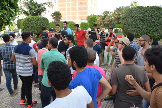 طلاب الثانوية العامة يتظاهرون بمحافظة الدقهلية اعتراضا على تأجيل الامتحانات (4)
