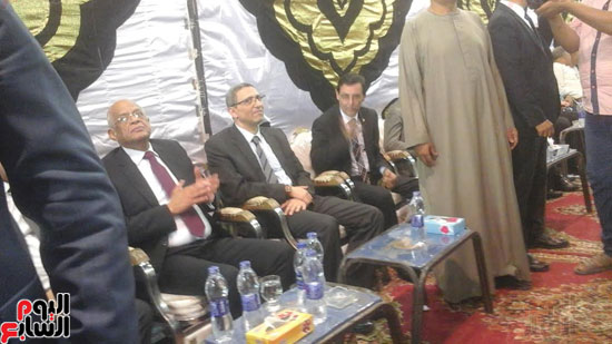 رئيس البرلمان والأمين العام يشاركان بعزاء والده النائب أحمد فاروق (3)