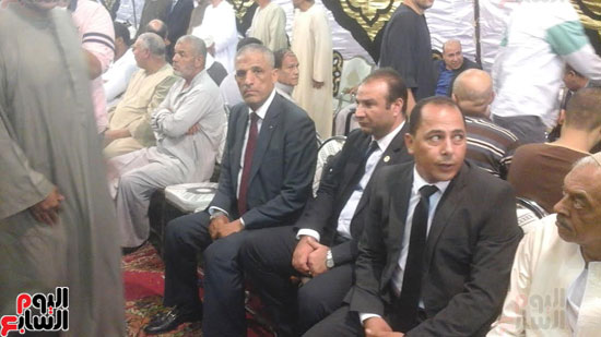 رئيس البرلمان والأمين العام يشاركان بعزاء والده النائب أحمد فاروق (4)