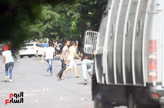 اشتباكات بين الأمن وطلاب الثانوية العامة فى شارع محمد محمود (1)