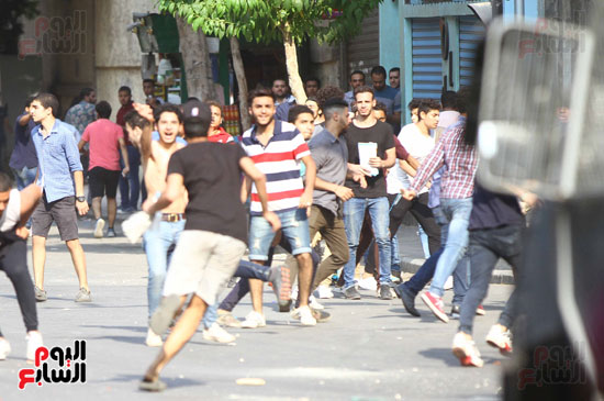 اشتباكات بين الأمن وطلاب الثانوية العامة فى شارع محمد محمود (13)