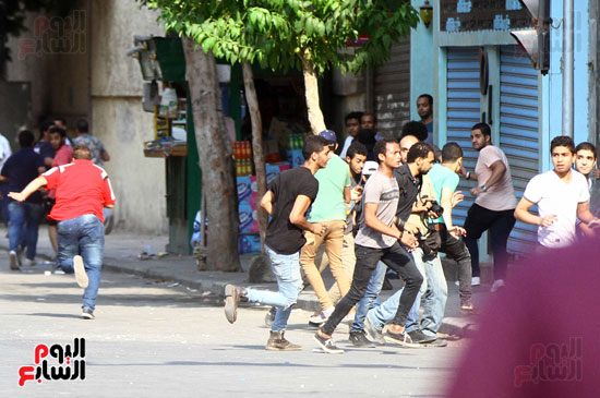 اشتباكات بين الأمن وطلاب الثانوية العامة فى شارع محمد محمود (2)
