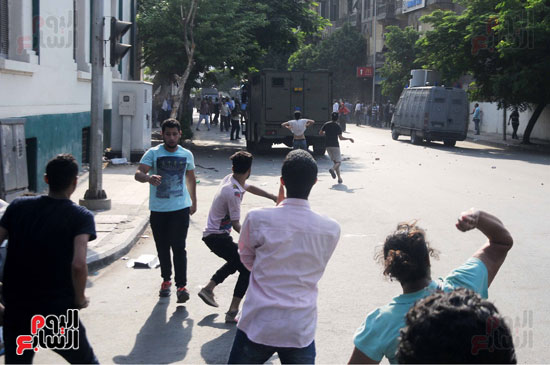 اشتباكات بين الأمن وطلاب الثانوية العامة فى شارع محمد محمود (4)