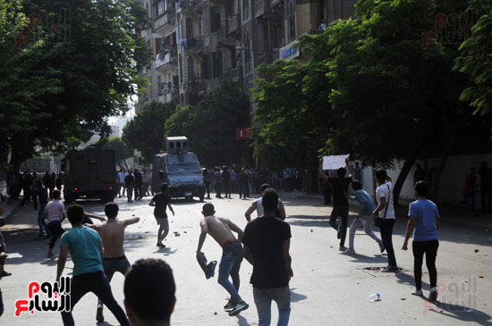 اشتباكات بين الأمن وطلاب الثانوية العامة فى شارع محمد محمود (6)