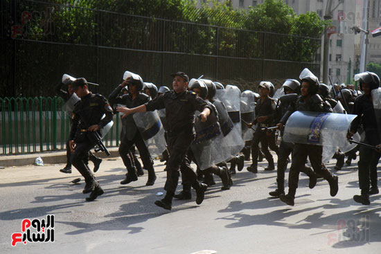 اشتباكات بين الأمن وطلاب الثانوية العامة فى شارع محمد محمود (8)