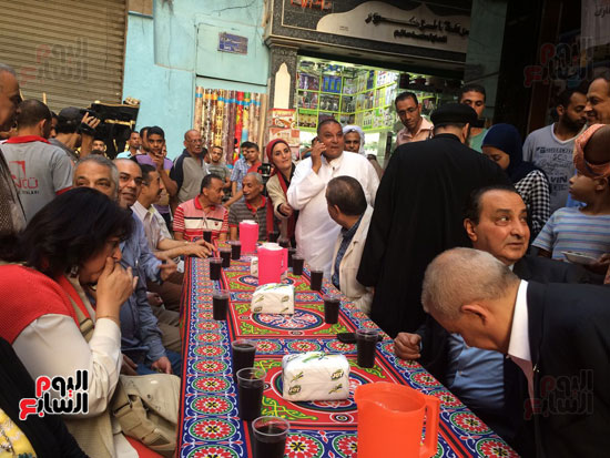 تجار درب سعادة يشاركون تحيا مصر فى بدء حملة العلاج من فيروس سى (4)