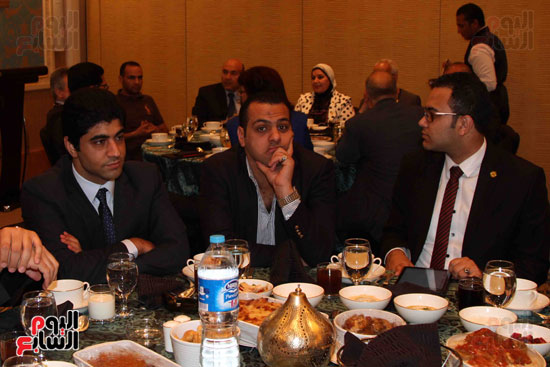 على عبد العال وقيادات دعم مصر يشاركون فى إفطار لجنة المشروعات بالبرلمان (4)