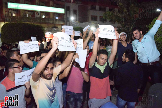طلاب الدقهلية يتظاهرون اعتراضا على تأجيل امتحانات الثانوية (3)