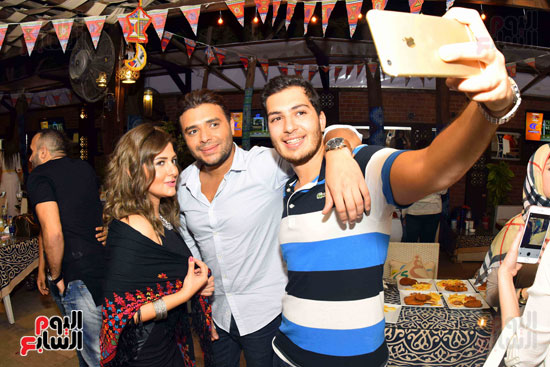 رامى صبرى يحتفل بعيد ميلاد زوجته وأولاده (13)