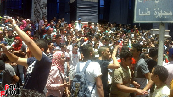 طلاب-الثانوية-العامة-يتظاهرون--أمام-نقابة-الصحفيين