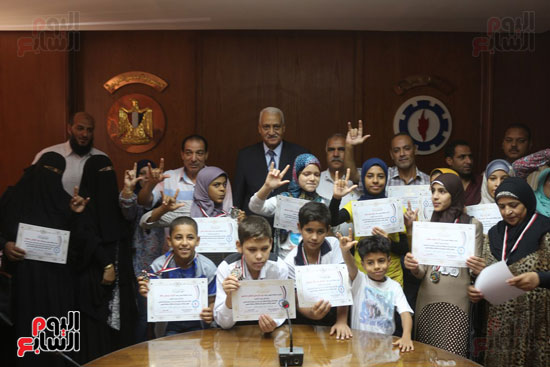 محافظ السويس يكرم زوى الاحتياجات الخاصه (1)