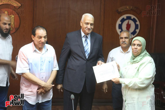 محافظ السويس يكرم زوى الاحتياجات الخاصه (4)