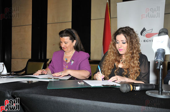 المصرية الأوروبية توقع بروتوكولا مع سيدات أعمال الإمارات لتنشيط السياحة التعليمية بمصر (1)