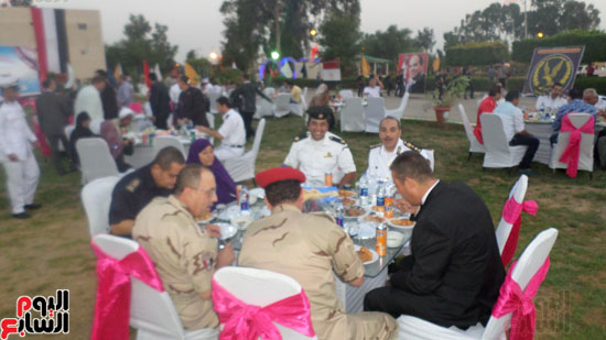 مديرية أمن الإسماعيلية تنظم حفل إفطار لأسر الشهداء (12)