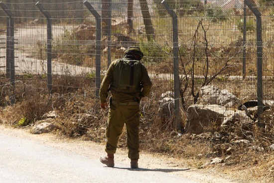 1الجيش الإسرائيلى يمشط الخليل بعد مقتل مستوطنة فى عملية طعن  (3)