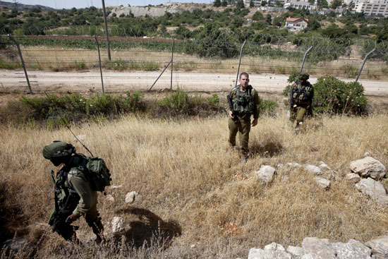 1الجيش الإسرائيلى يمشط الخليل بعد مقتل مستوطنة فى عملية طعن  (4)