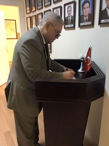 قنصل روسيا وقناصل الدول بالإسكندرية يقدمون العزاء فى ضحايا مطار أتاتورك (2)