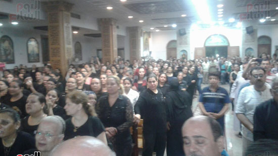 الإسماعيلية تشيع جنازة كاهن كنيسة مارجرجس ضحية الإرهاب بالعريش (7)