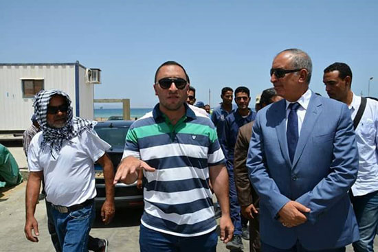 محافظ البحر الأحمر يتفقد مصنع الغاز السائل بمدينة رأس غارب (3)